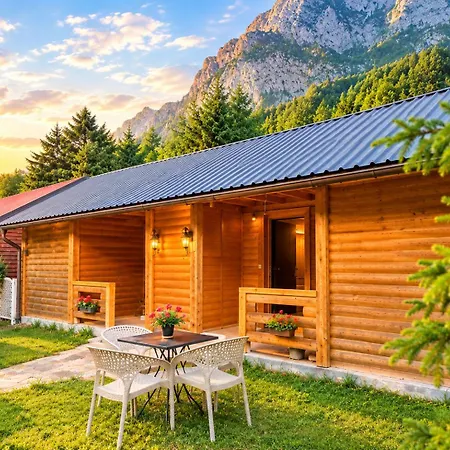 Hotel The Village 2e Valbone
